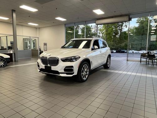 Mineral White Metallic 2024 BMW X5 sDrive40i
