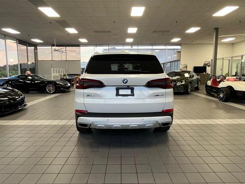 Mineral White Metallic 2024 BMW X5 sDrive40i