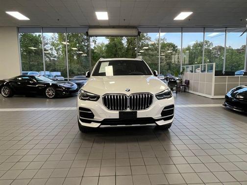Mineral White Metallic 2024 BMW X5 sDrive40i