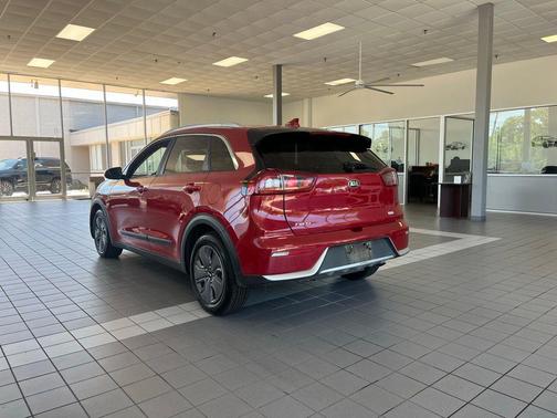 Crimson Red 2018 Kia Niro LX