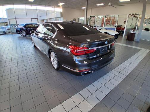 2016 BMW 740 740i