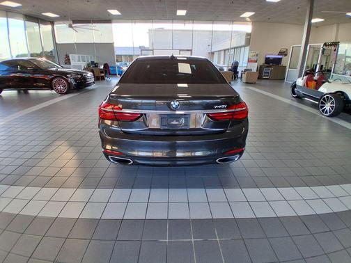 2016 BMW 740 740i