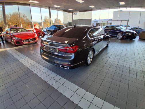 2016 BMW 740 740i