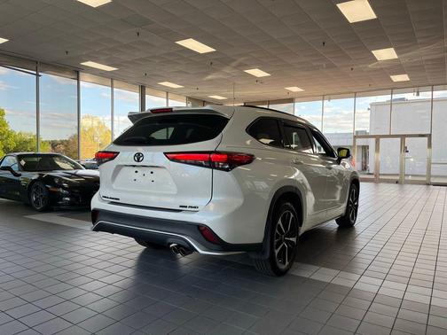 Blizzard Pearl 2021 Toyota Highlander XSE