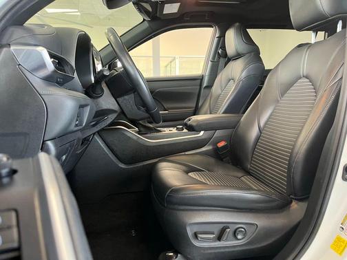 Blizzard Pearl 2021 Toyota Highlander XSE