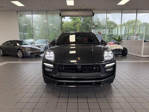 Gray 2023 Porsche Macan Macan