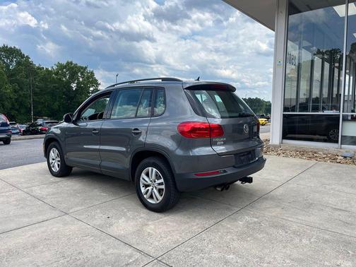 Pepper / Gray 2016 Volkswagen Tiguan S