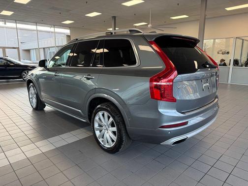 2018 Volvo XC90 T6 Momentum
