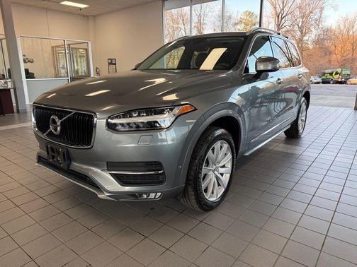 2018 Volvo XC90 T6 Momentum