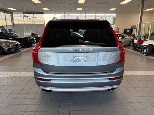 2018 Volvo XC90 T6 Momentum