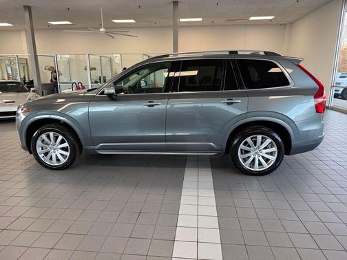 2018 Volvo XC90 T6 Momentum