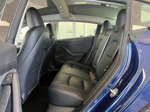 Deep Blue Metallic 2023 Tesla Model 3 Standard Range