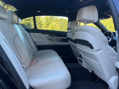 2017 BMW 750 i xDrive