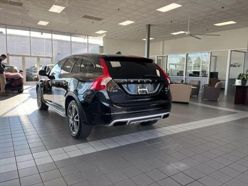 2017 Volvo V60 Cross Country T5