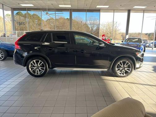2017 Volvo V60 Cross Country T5