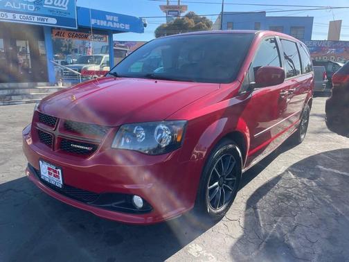 RED 2016 Dodge Grand Caravan R/T
