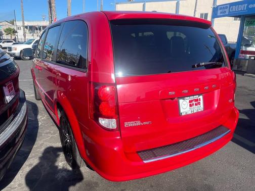 RED 2016 Dodge Grand Caravan R/T