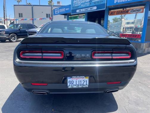 BLACK 2019 Dodge Challenger SXT
