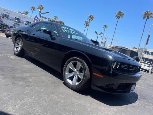 BLACK 2019 Dodge Challenger SXT