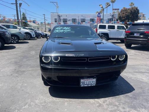 BLACK 2019 Dodge Challenger SXT