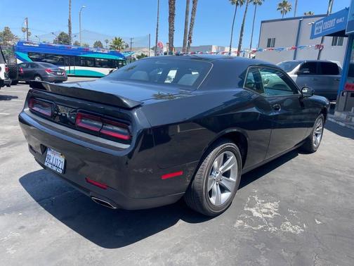 BLACK 2019 Dodge Challenger SXT