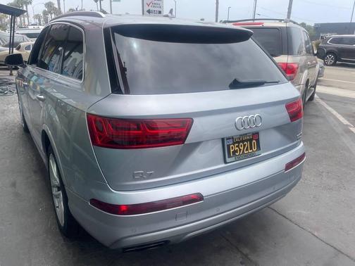 SILVER 2018 Audi Q7 3.0T Prestige