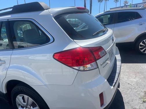 WHITE 2015 Subaru Forester 2.5i Premium