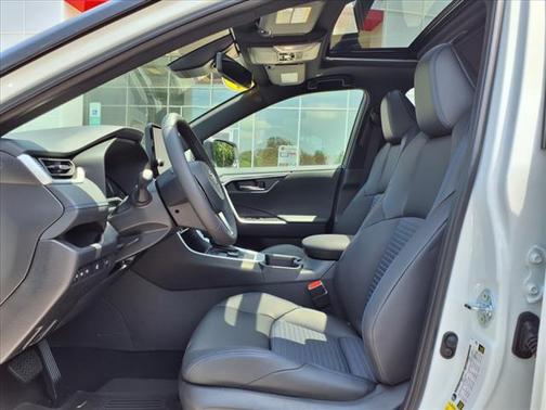 2025 Toyota RAV4 Hybrid SE