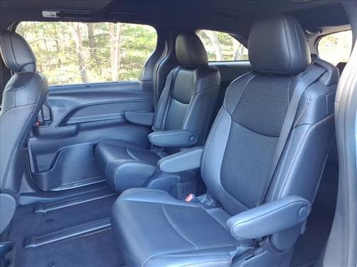 2025 Toyota Sienna Woodland Edition