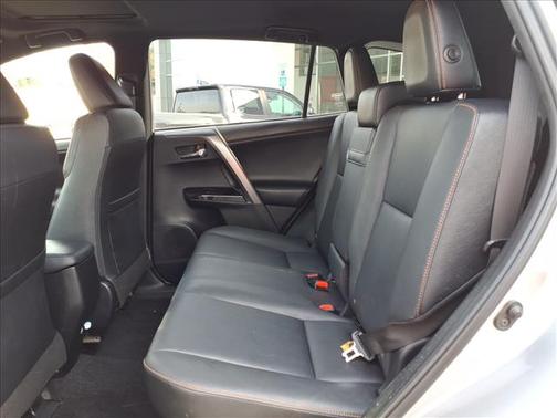 2017 Toyota RAV4 Hybrid SE