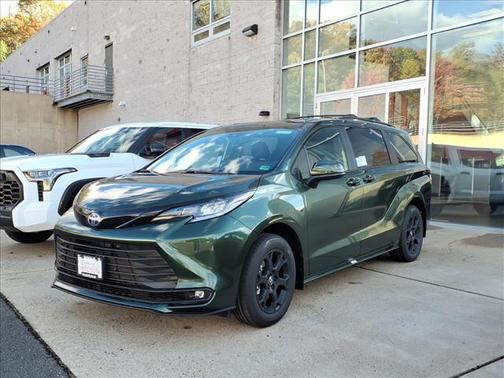 2025 Toyota Sienna Woodland Edition