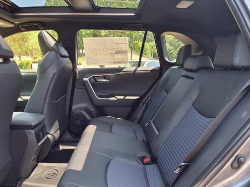 2025 Toyota RAV4 Hybrid SE