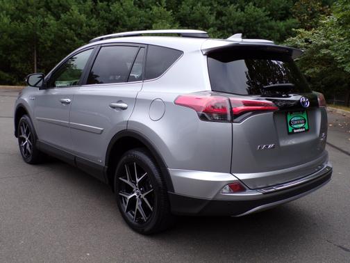 2018 Toyota RAV4 Hybrid SE