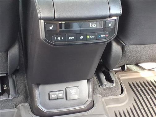 2024 Toyota Highlander Hybrid Platinum