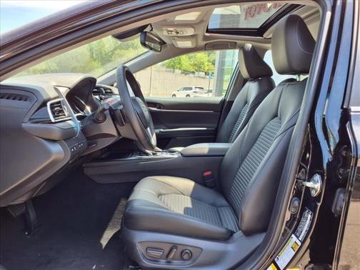 2018 Toyota Camry Hybrid SE