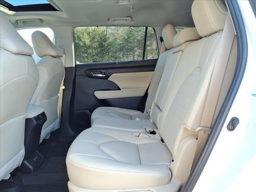 2025 Toyota Highlander Hybrid XLE