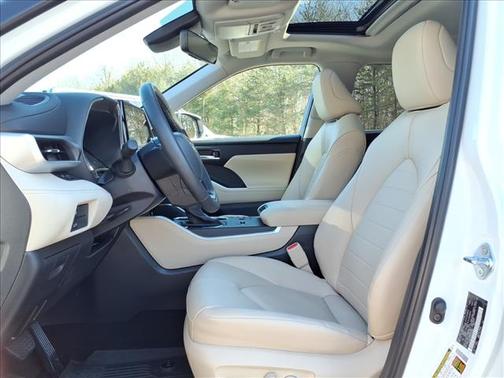 2025 Toyota Highlander Hybrid XLE