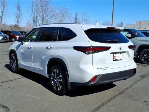 2025 Toyota Highlander Hybrid XLE