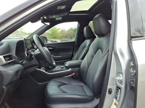 Celestial Silver Metallic 2023 Toyota Highlander XSE