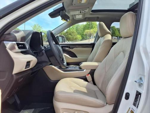 2021 Toyota Highlander Hybrid Platinum