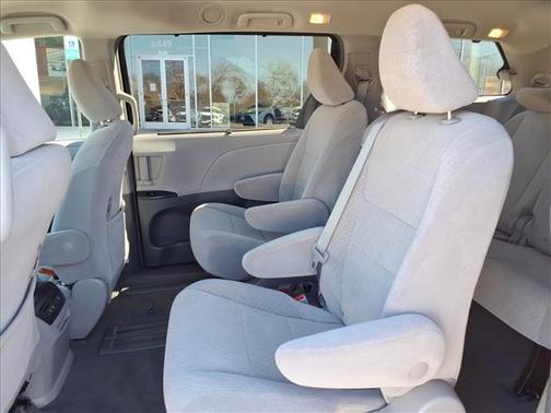 2019 Toyota Sienna LE