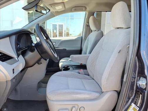 2019 Toyota Sienna LE