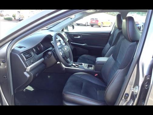 Photo 2 of 18 of 2017 Toyota Camry XSE