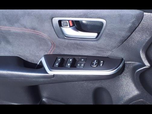 Photo 4 of 18 of 2017 Toyota Camry XSE