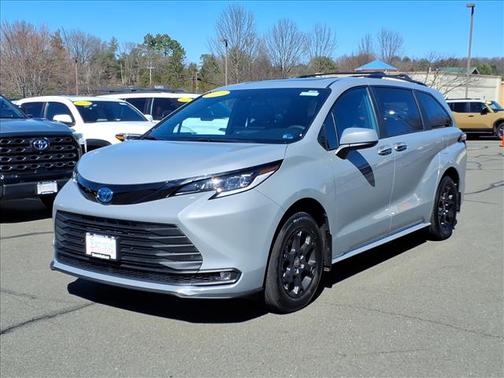 2025 Toyota Sienna Woodland Edition