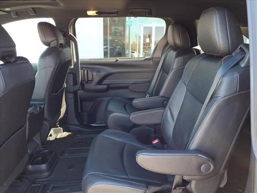 2025 Toyota Sienna Woodland Edition