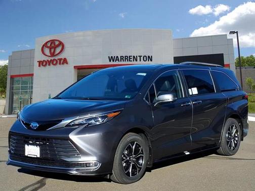 2025 Toyota Sienna Platinum