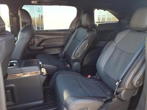 2025 Toyota Sienna Platinum