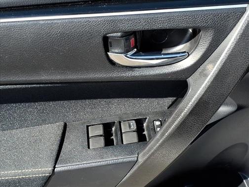 Classic Silver Metallic 2018 Toyota Corolla LE