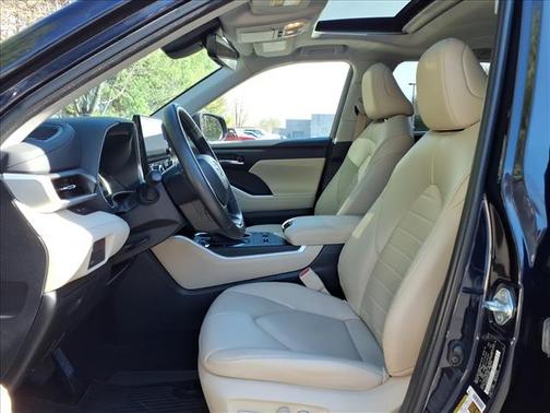 2023 Toyota Highlander Hybrid XLE